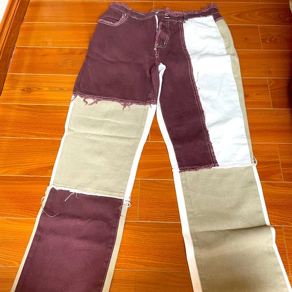 Distressed jeans with color block patchwork - Picture 2 of 5